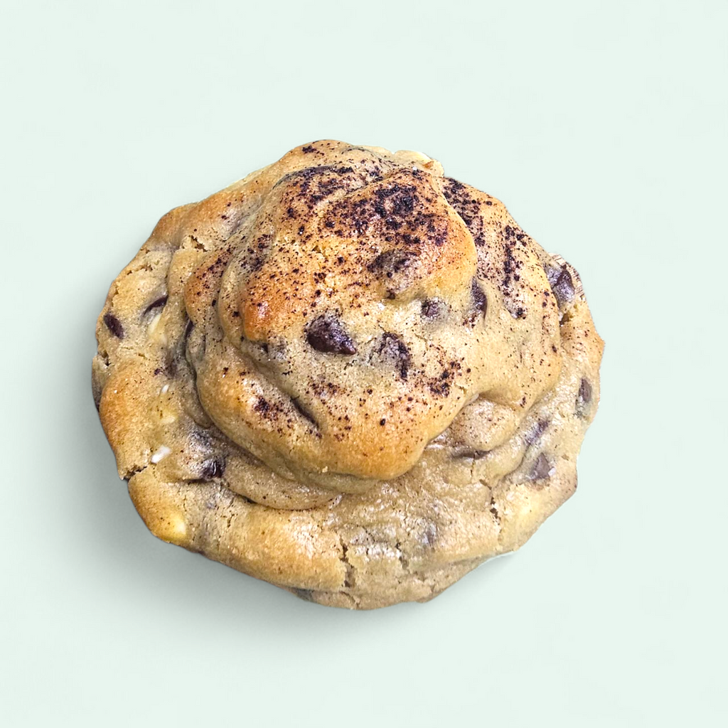 Signature Triple Chocolate NY Style Cookie  بسكويت الشوكولاتة الثلاثية الخاص نيويوركي